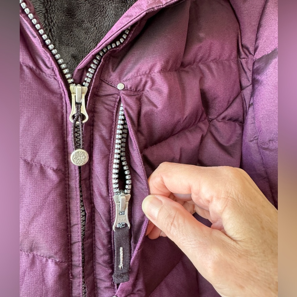 Eddie Bauer Sun Valley Down Parka in excellent pre-worn condition. Super Warm!